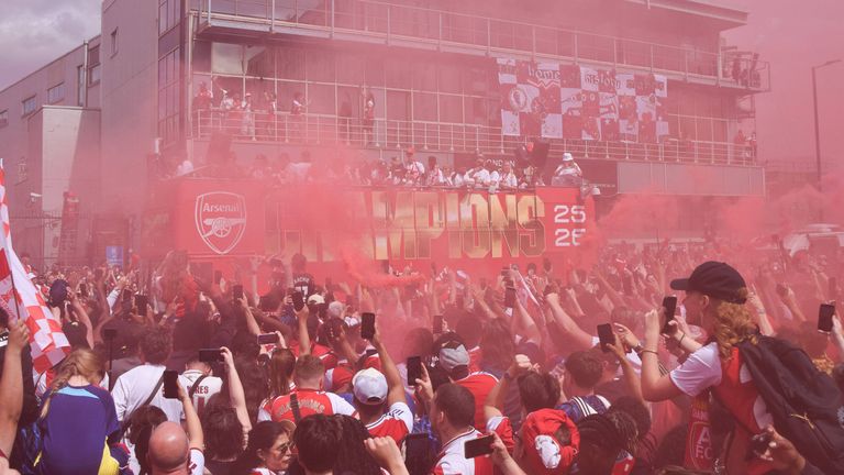 Bei der Gunners-Meisterparade kam es unter anderem auch zu einer Messerstecherei. 