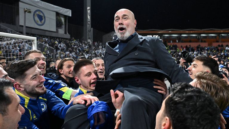 Trainer Sergej Barbarez schaltete mit seinen Bosniern in den WM-Playoffs Italien aus. 