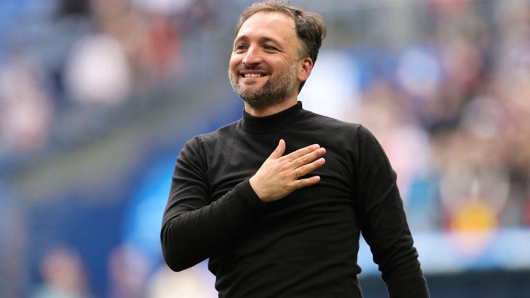 Jose Barcala verlängert seinen Vertrag beim FC Bayern.