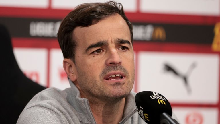 Carles Martinez ist neuer Cheftrainer von Bayer Leverkusen - Sky Sport zeigt seine Vorstellungs-Pressekonferenz live auf skysport.de