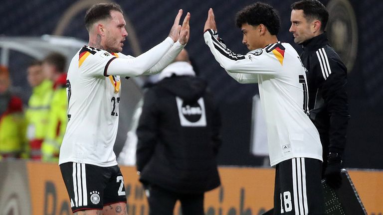 David Raum (l.) und Nathaniel Brown (r.) kämpfen in der deutschen Nationalmannschaft um den Stammplatz auf der Linksverteidigerposition.