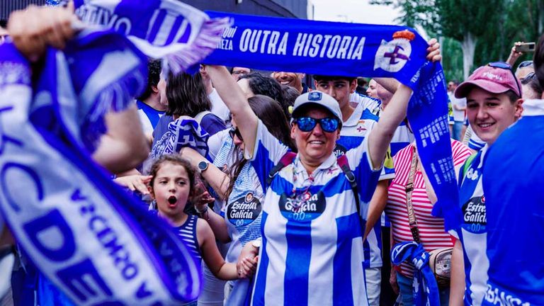 Depor-Fans feiern die Rückkehr in La Liga.
