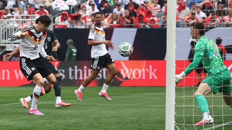Deutschland schießt das erste Tor auf WM-Boden nach nicht mal zwei Minuten.