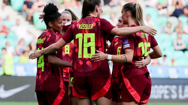 Die DFB-Frauen siegen im abschließenden WM-Qualifikations-Spiel in Slowenien mit 2:0. 