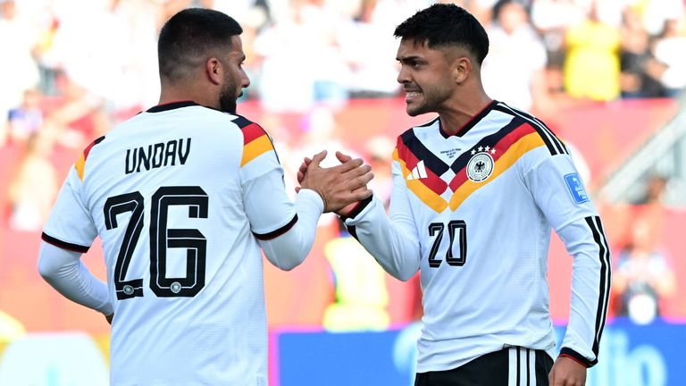 Die DFB-Elf siegt auch dank dem Ausgleich durch Joker Deniz Undav (l.).