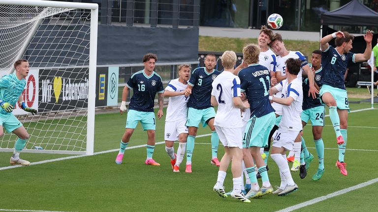 Bei einem Trainingsspiel am DFB-Campus verabschiedet sich die Nationalmannschaft von ihrem Publikum, am Dienstag reist sie zur WM.