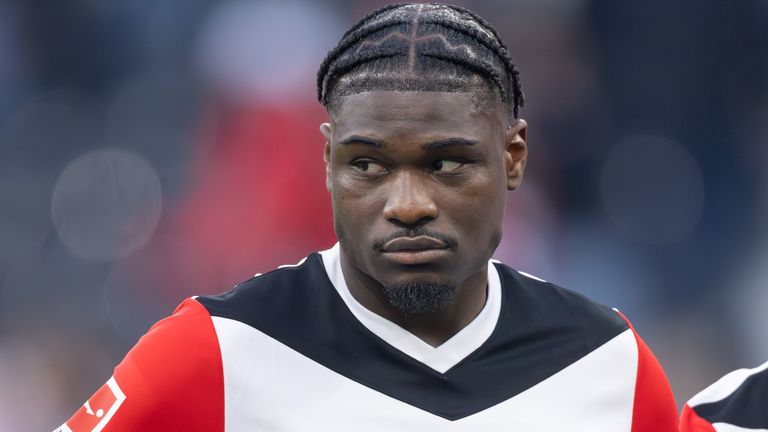 Schalke 04 ist an Junior Dina Ebimbe von Eintracht Frankfurt interessiert.