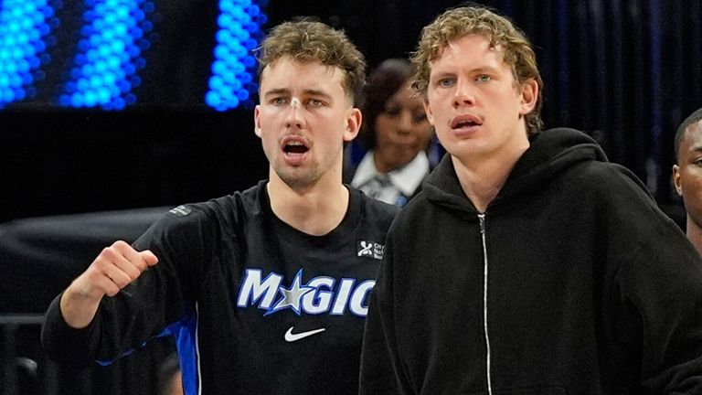 Der Vertrag von Moritz Wagner (r.) bei den Orlando Magic läuft aus.