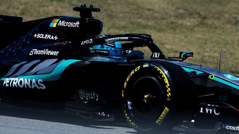 George Russell fährt im 1. Freien Training beim GP von Barcelona die Bestzeit.
