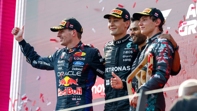 Max Verstappen, George Russell und Kimi Antonelli auf dem Podium des Großen Preises von Österreich.