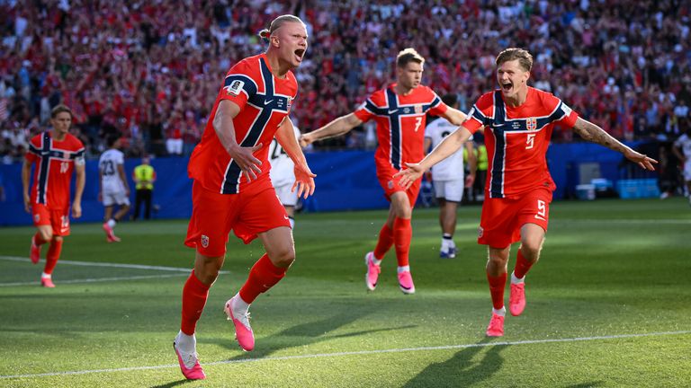 Erling Haaland jubelt mit Norwegen.