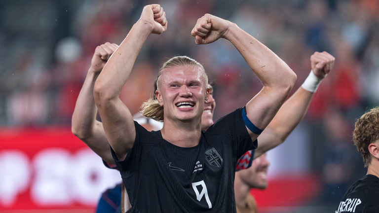 Erling Haaland und Norwegen treffen heute Abend im Sechzentelfinale auf die Elfenbeinküste. Ab 19:00 Uhr live bei MagentaTV und in der ARD. 