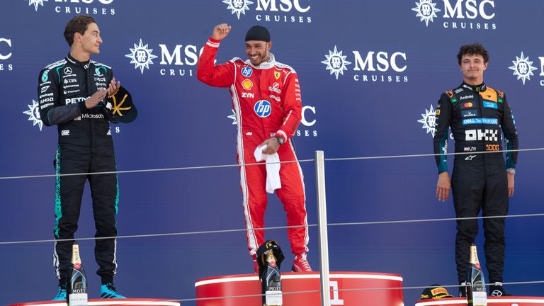 Das dreifach britische Podium in Barcelona: Lewis Hamilton (m.) ganz oben, George Russel (l.) und Lando Norris (r.). 