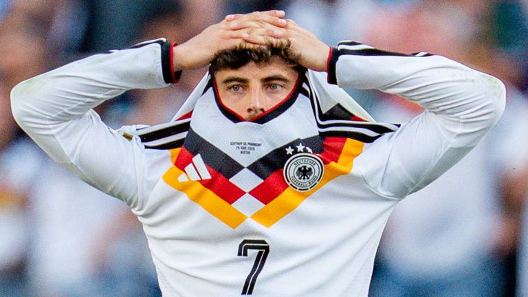Kai Havertz und die deutsche Nationalmannschaft erleben gegen Paraguay ein Debakel und scheiden bei der WM im Sechzehntelfinale aus.