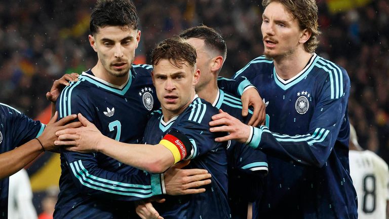 Kai Havertz (l.) glaubt an seine Rolle als Elfmeterschütze Nummer eins.