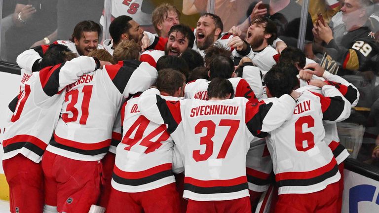 Die Carolina Hurricanes gewinnen den Stanley Cup gegen Vegas Golden Knights.
