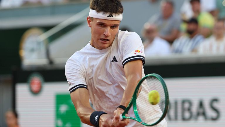 Jakub Mensik trifft im Halbfinale der French Open auf Alexander Zverev.