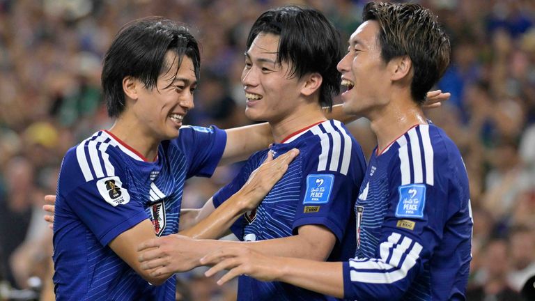 Japan besiegt Tunesien 4:0.