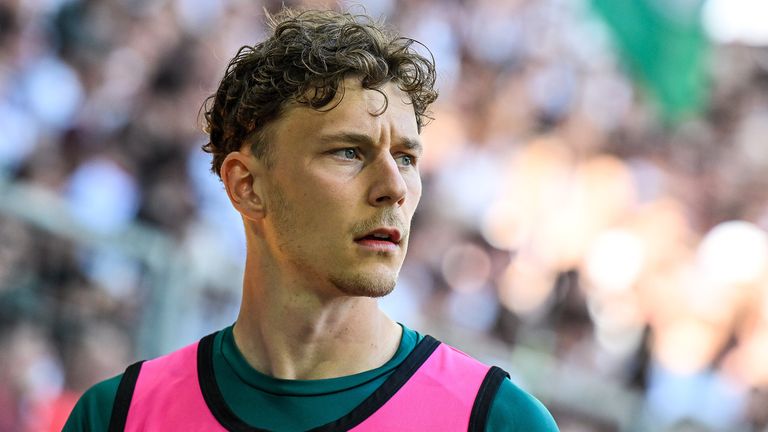 Yannik Keitel bleibt beim FC Augsburg.