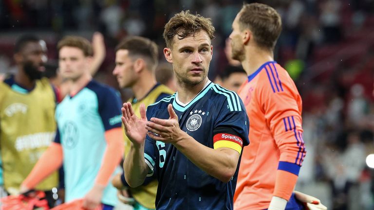 Joshua Kimmich & Co. bezahlen Fans die Busfahrt zum WM-Spiel.