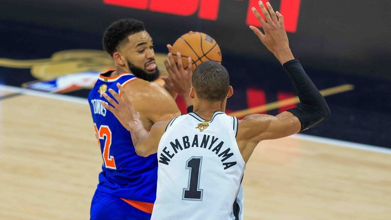 Die New York Knicks besiegen die San Antonio Spurs in den NBA-Finals.