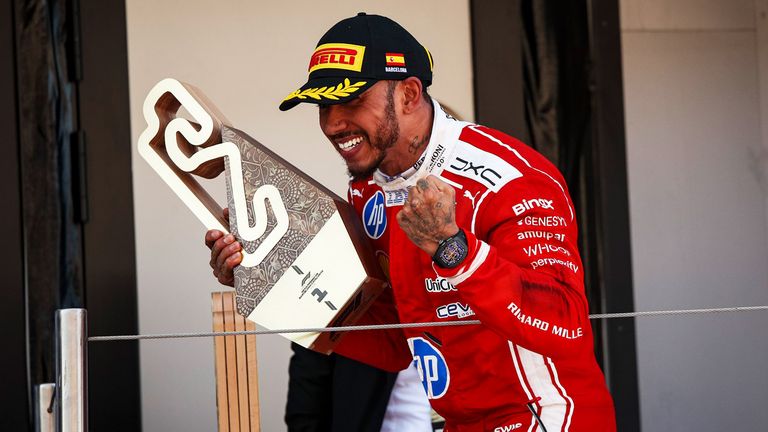 Lewis Hamilton feiert beim GP von Barcelona-Katalonien seinen ersten Sieg für Ferrari. 