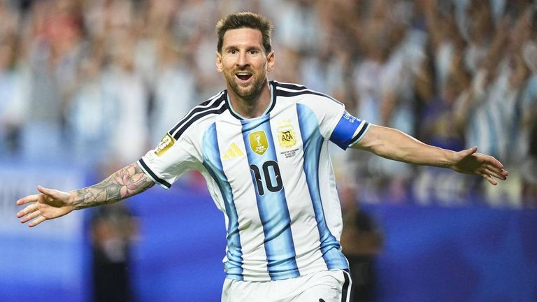 Lionel Messi hat, nach seinem Dreierpack gegen Algerien, in seiner WM-Karriere fünf Tore von außerhalb des Strafraumes erzielt und somit ei 