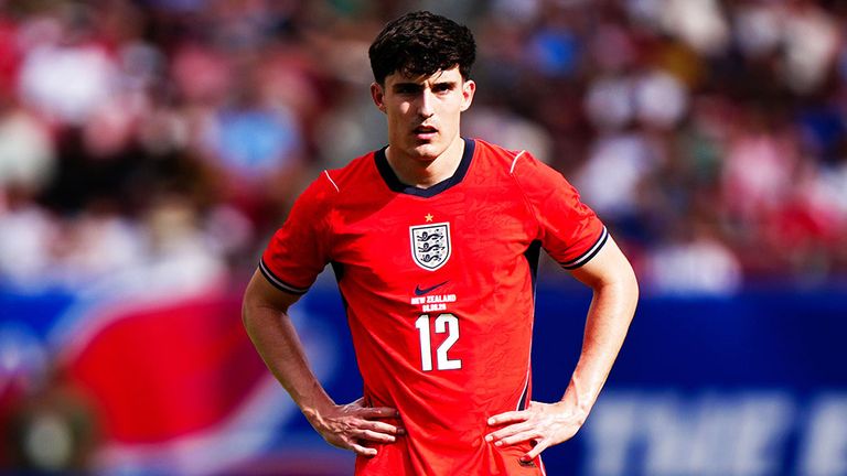 Tino Livramento (England): Der Verteidiger von Newcastle United fällt aufgrund einer Muskelverletzung für das Turnier aus.