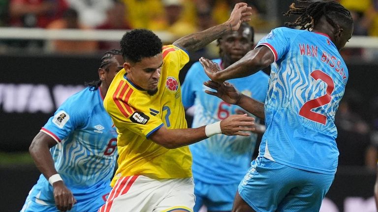 Bayern-Star Luis Diaz (l.) siegt mit Kolumbien gegen DR Kongo und steht damit vorzeitig im Sechzehntelfinale der WM 2026.