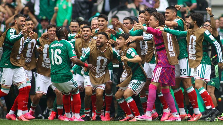 Mexiko gewinnt das WM-Eröffnungsspiel im Aztekenstadion gegen Südafrika mit 2:0.