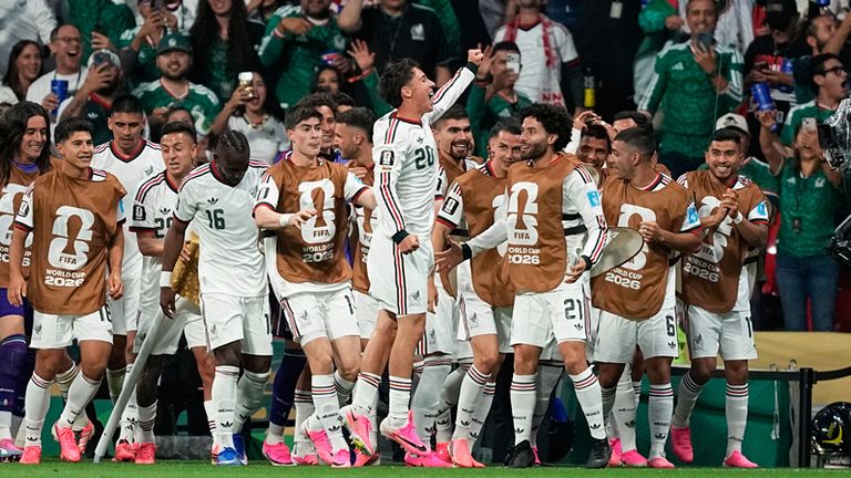 Co-Gastgeber Mexiko gelingt die perfekte Vorrunde. Im Sechzentelfinale kommt es nun zum Duell gegen Ecuador. Ab 03:00 Uhr live. 
