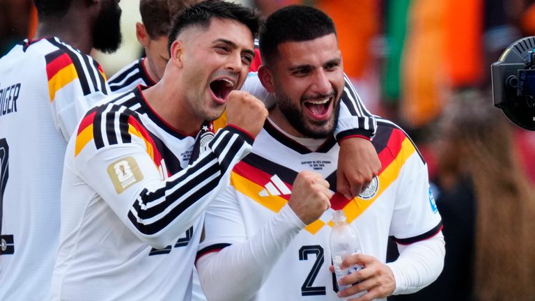 Nadiem Amiri (l.) brachte nach seiner Einwechslung gegen die Elfenbeinküste richtig Schwung ins deutsche Spiel und bereitete den Ausgleich d