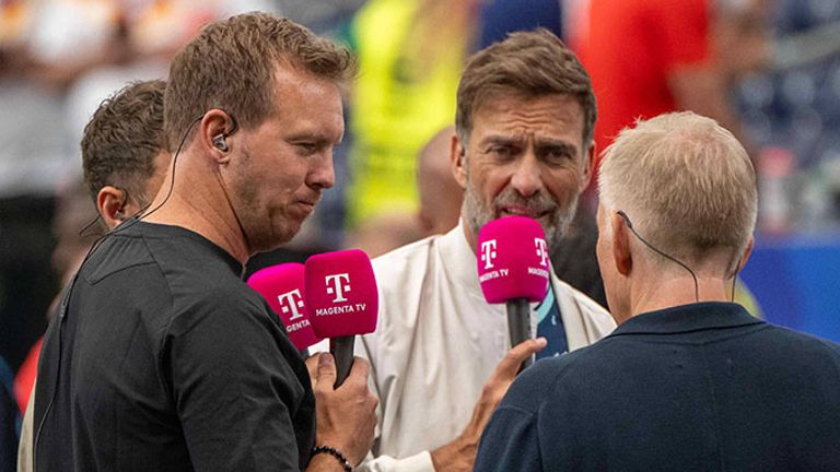 Bundestrainer Julian Nagelsmann (l.) in der MagentaTV-Runde mit Experte Jürgen Klopp