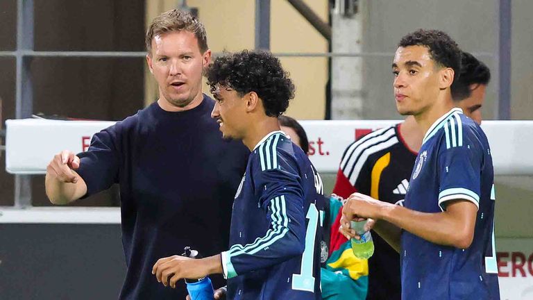 Bundestrainer Julian Nagelsmann wird Nathaniel Brown (M.) und Jamal Musiala in die Startelf gegen Curacao stellen.