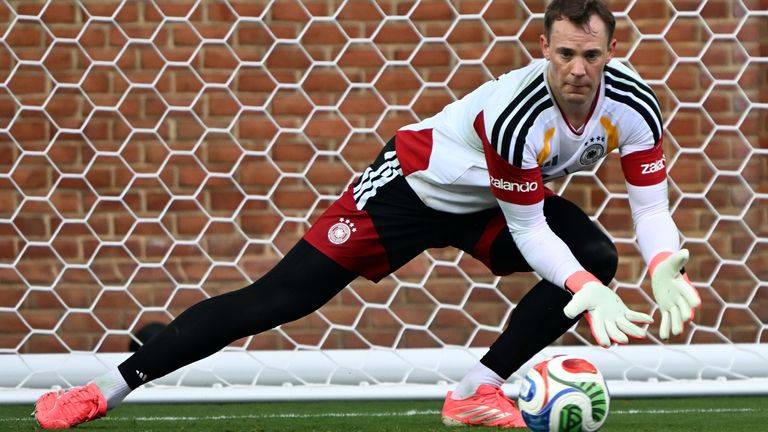 Gute Nachrichten! Manuel Neuer fliegt wieder.