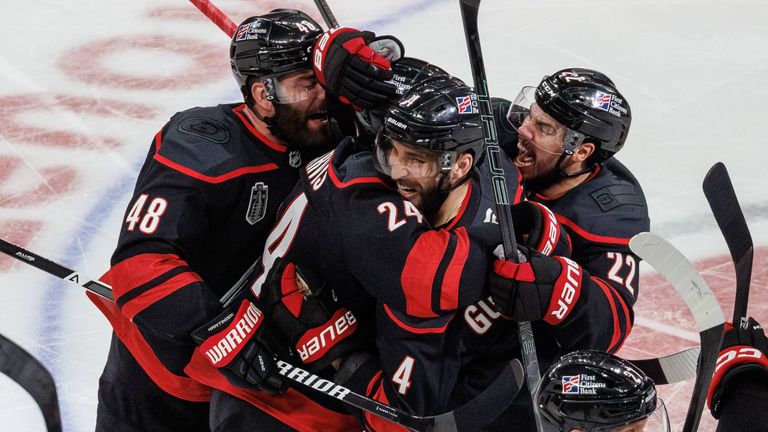 die hurricanes schlagen zurück sie konnten spiel 2 nun mit 4:3 gewinnen und in der seire steht es jertz 1:1. In der nacht auf sopnntag fin