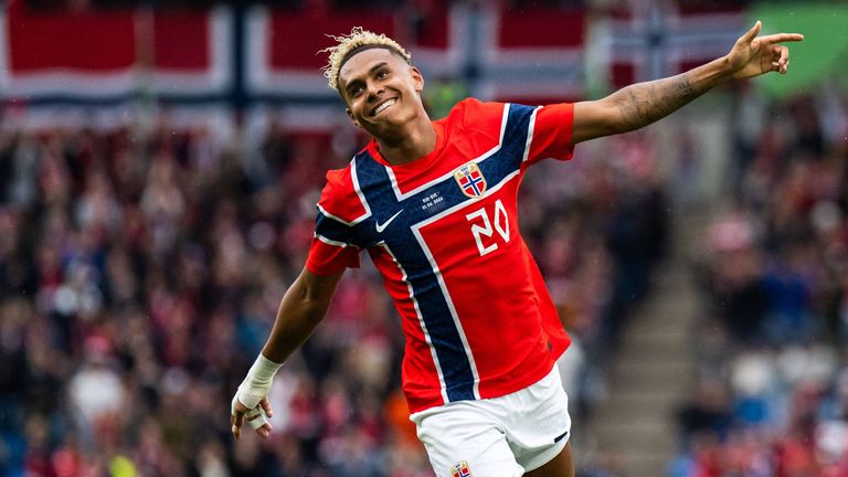 Leipzig-Star Antonio Nusa freut sich über seinen Treffer gegen Schweden. 