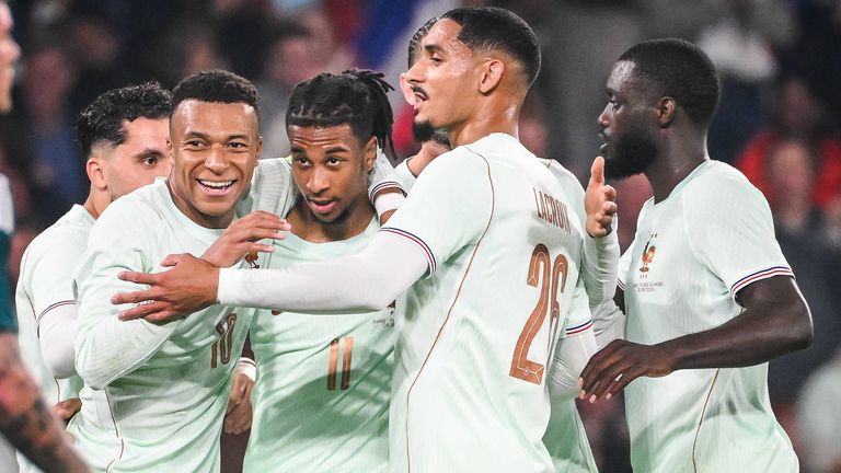 Michael Olise trifft dreimal für die Franzosen im letzten WM-Test.