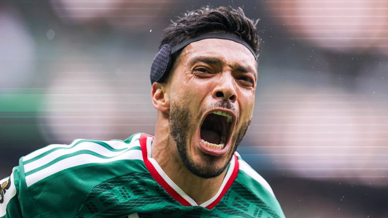 Deshalb trägt Raul Jimenez ein Stirnband.