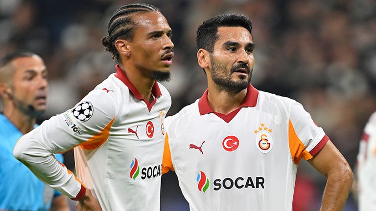 Leroy Sane (l.) und Ilkay Gündogan spielen gemeinsam beim türkischen Top-Klub Galatasaray.