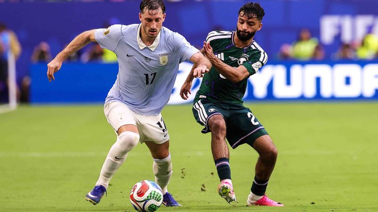 Uruguay erspielt sich einen späten Ausgleich gegen Saudi-Arabien.