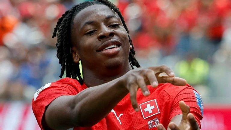 Johan Manzambi brillierte im Schweiz-Trikot nach seiner Einwechslung und erzielte einen Doppelpack. 