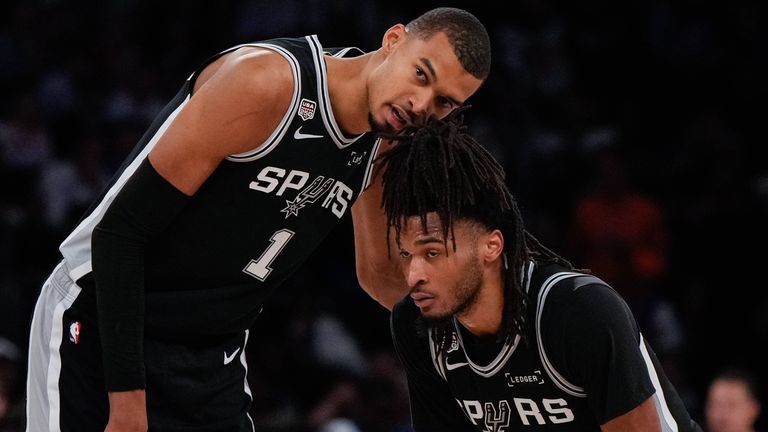 Die San Antonio Spurs meldeten sich in Spiel 3 der NBA Finals mit einem 115:111-Sieg zurück und verkürzten die Serie gegen die New York Knic