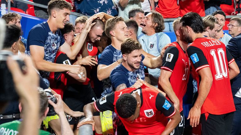 Österreich steht auf dramatische Art und Weise im Sechzehntelfinale.