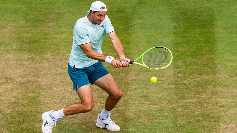 Jan-Lennard Struff besteht erstmals den Auftakt auf Mallorca und zieht in die zweite Runde ein.