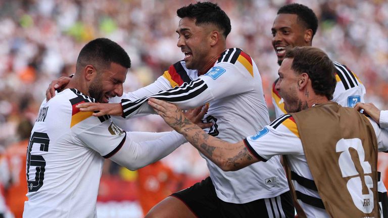 Die DFB-Stars um Deniz Undav feiern den Sieg gegen die Elfenbeinküste.