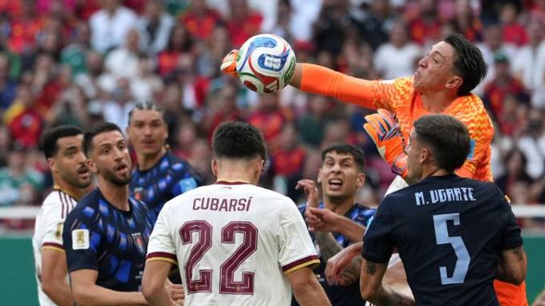 Uruguays Torwart Muslera patzte im WM-Gruppenspiel gegen Spanien.