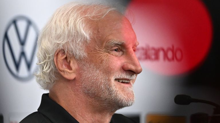 Rudi Völler bleibt auch nach der Niederlage gegen Ecuador locker.
