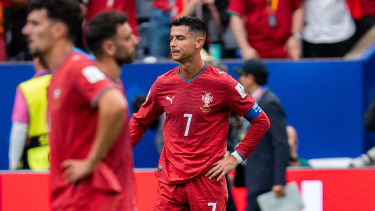 Hängende Köpfe bei CR7 und Portugal nach dem 1:1 gegen DR Kongo: Heute soll der erste Sieg gegen Usbekistan her, ab 19 Uhr live in der ARD.