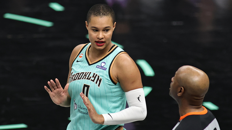 Liberty forward Satou Sabally trifft heute Nacht mit New York auf Chicago Sky. Ab 2:00 Uhr live auf Sky Sport 01. 